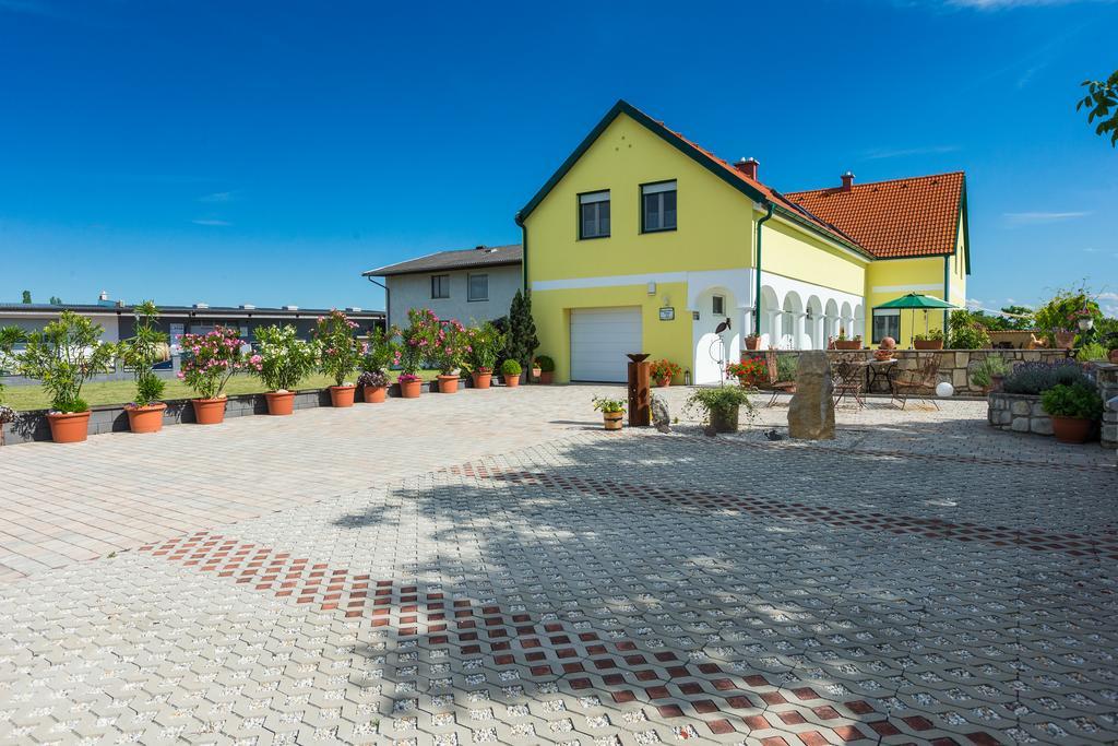 Appartementhaus Freiler Fertőmeggyes Kültér fotó