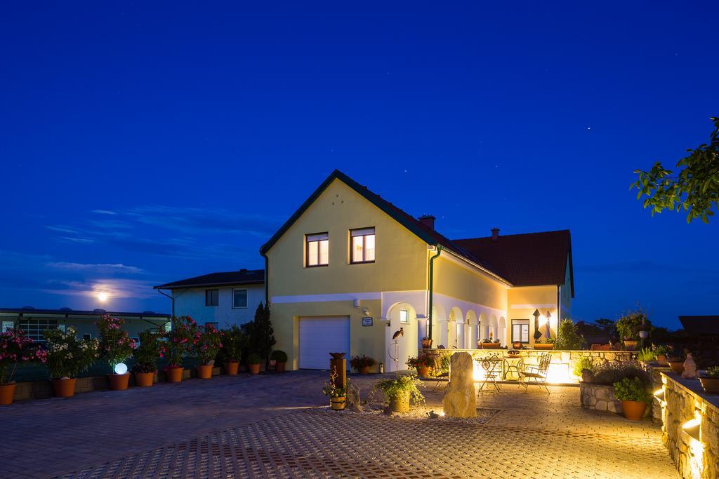 Appartementhaus Freiler Fertőmeggyes Kültér fotó
